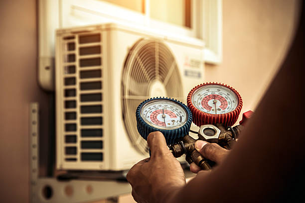 Professional Ac Installation technician working in Timberville, VA